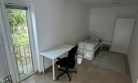 Great rooms & 1-2 room apartments in a top location - from as little as € 350!