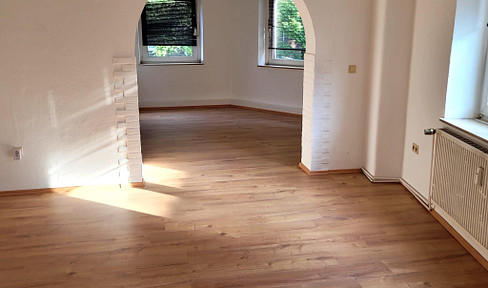 Renovated 6-room apartment