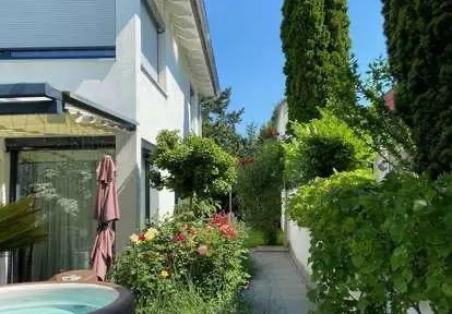 Schöne Familien-DHH mit 6 Zimmer