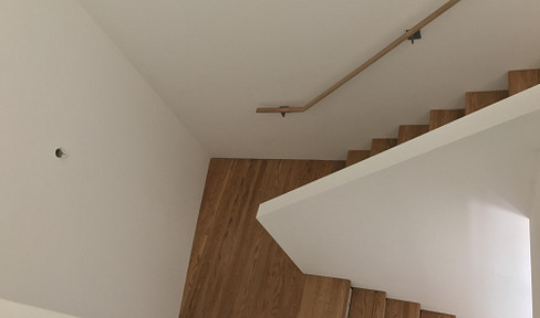 TOWNHOUSE WITH GRANNY APARTMENT