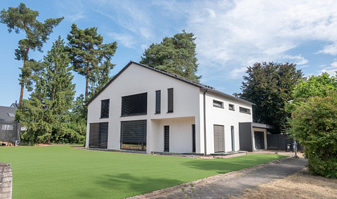 Luxuriöses Einfamilienhaus mit großem Grundstück
