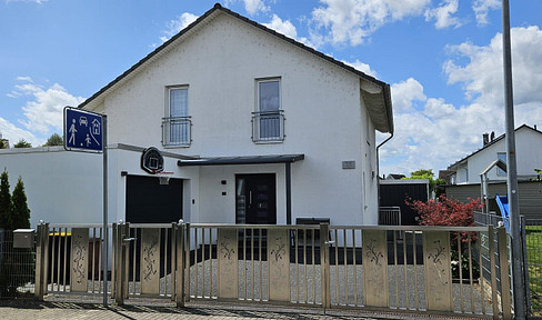Detached house for sale