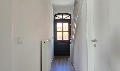 Refurbished townhouse in the center of Frechen as first occupancy