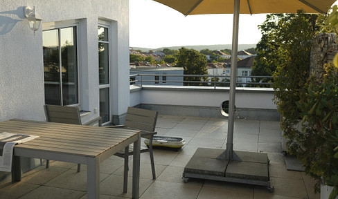 Vollsanierte Dachterrassen-Maisonette Wohnung in Regensburger Bestlage
