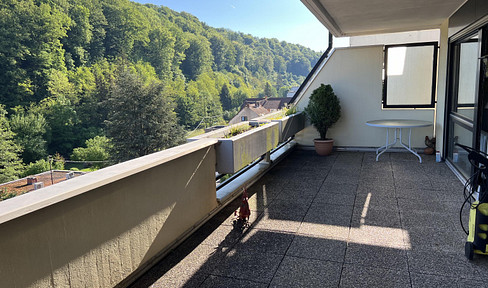 Saarbrücken. Spacious apartment with 4 rooms and 2 balconies, close to the city center