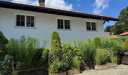 quiet 5 room apartment in