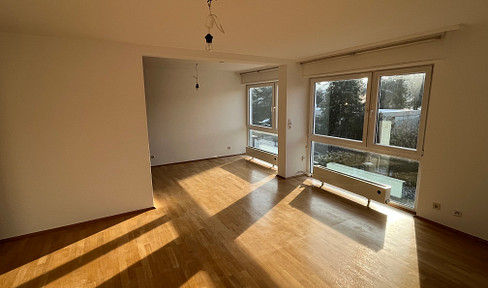 Bright, well-designed 4-room apartment in Egelsbach with balcony and garage