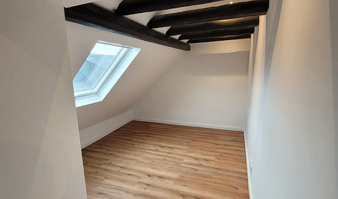 Attractive 3-room attic apartment - core refurbishment 2024