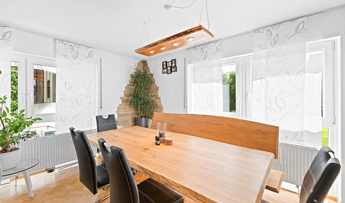 Two-story apartment with 2 parking spaces, eat-in kitchen, 2 bathrooms, balcony, and terrace.