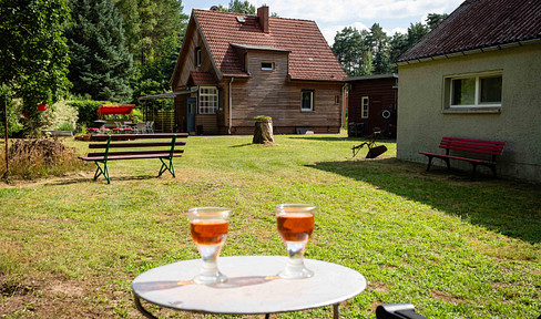 Wohnhaus oder Ferienhaus auf 4400 qm Paradiesgrundstück im Wald