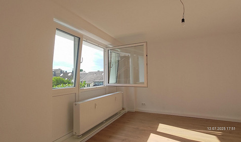 Refurbished: 2-room apartment near Barmer Anlagen - triple glazing - heat pump - first occupancy