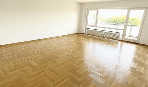 First occupancy after renovation! Spacious 2.5-room apartment with loggia in Heisingen