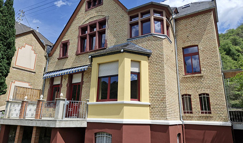 Apartment building on the Middle Rhine with garden, historic building fabric