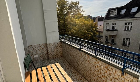 Renovated 2 room apartment in an old building, very good location in Reinickendorf!