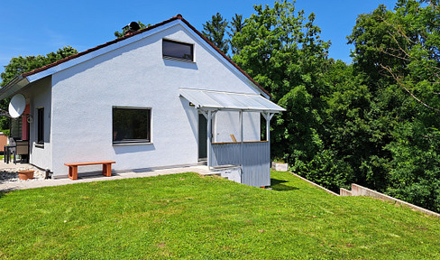 Detached family home (idyllic country house) with stove and night storage heating