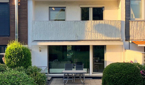 Sunny terraced house for peace seekers in Vormholz with cellar and garage