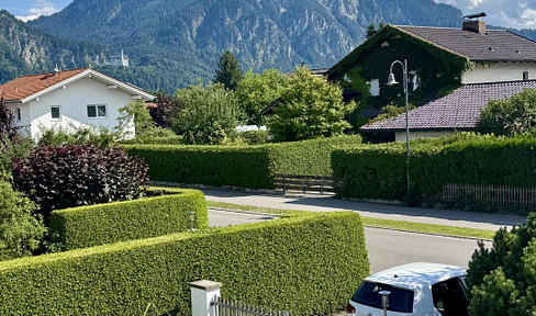 Free of commission! Fantastic semi-detached house with castle and mountain views in Schwangau