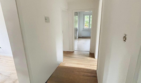 3 Zimmer Wohnung teilmöbliert u. frisch renoviert (EBK, Badewanne, Keller, Tageslichtbad usw.)