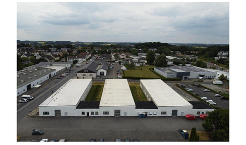Hall 760m² and office / social rooms 100m² (O-H-S 34)