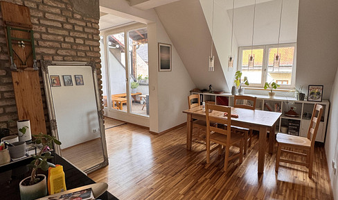 Rarity: Fantastic old-building, galleried apartment with south-facing terrace from private owner