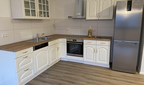 Comfortable 4-room apartment with EBK & elevator in renovated condition - ideal for senior citizens