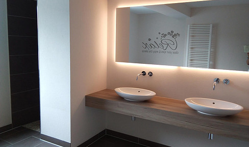 Quiet 3-room apartment in the city center near the spa gardens