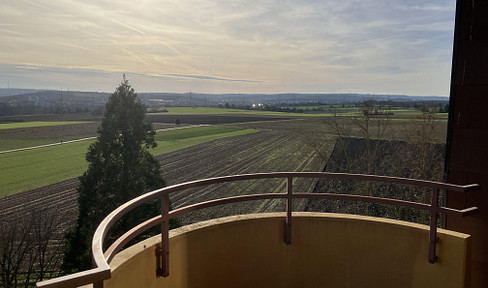 Tolle Aussichten: 2,5 - 3,5 Zimmerwohnung mit Gestaltungsmöglichkeiten