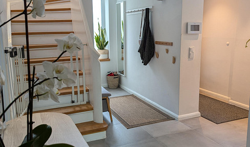 Ready to move in immediately - house in popular location with green views - commission-free
