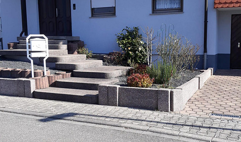 Charmantes freistehendes Mehrfamilienhaus in exklusiver Ortsrandlage