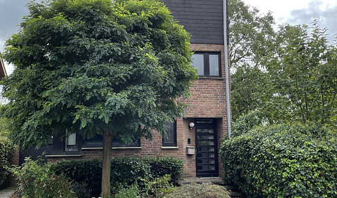 Spacious detached house in a quiet play street