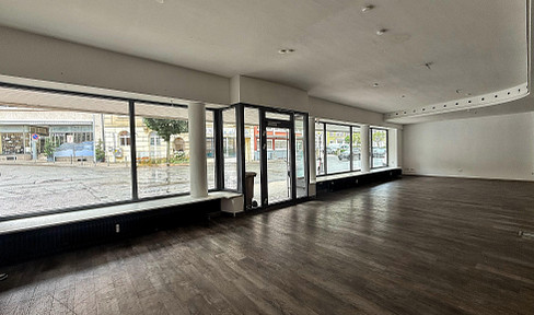 🔑 Commercial space with large shop windows in the center of Pforzheim - on two floors