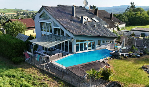 Stylish house in the border triangle