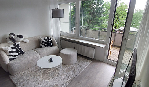 Fully refurbished, fully furnished 2-room apartment with dream balcony, close to the subway, Berg-am-Laim Munich