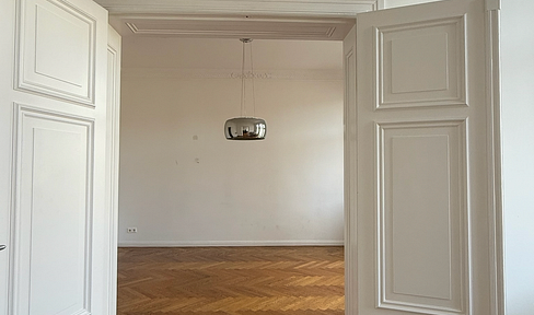 FREE OF PROVISION 4-room apartment in old building with 2 balconies 2 bathrooms Berlin-Mitte