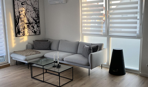 Modern & high-quality: 2-room apartment with air conditioning, fitted kitchen & PV system