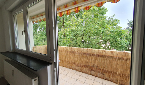 Available immediately! Completely renovated 2-room apartment with balcony in a park-like area of Langwasser.
