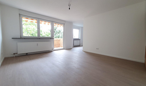 Vacant and newly renovated 2-room apartment with balcony in a park-like area of Langwasser
