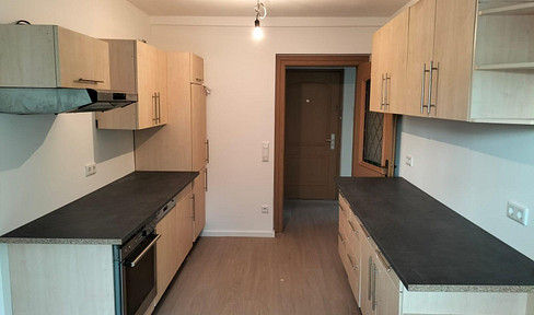 Available immediately! Completely renovated 2-room apartment with balcony in a park-like area of Langwasser.