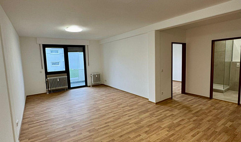 Eschbergerweg Renovated 3 room kitchen bathroom with east-facing balcony (including new EBK)