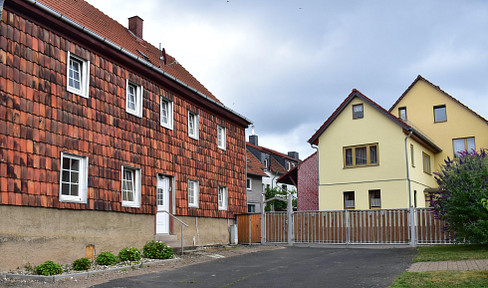 Half-timbered house with potential and 1800 sqm garden plot