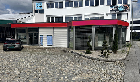 Salesroom with office and storage area with parking spaces in top location for rent from 01.12.25