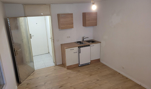Available immediately, subway "Rotkreuzplatz", 1 room in the basement/1 basement floor