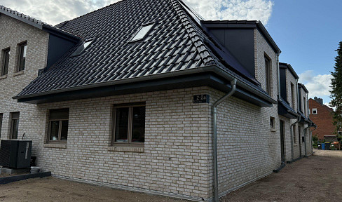 New build 4-room with terrace in modern DHH (KfW 40 EE) - high-quality fittings - 2.75 m DH