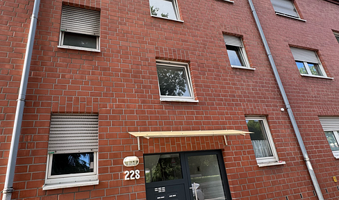 FRESHLY RENOVATED 1.5-ROOM APARTMENT WITH FITTED KITCHEN