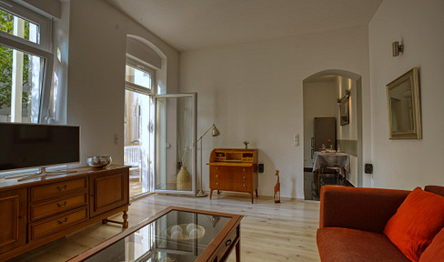 City apartment with terrace near Ku'damm - completely renovated, ready to move in & commission-free