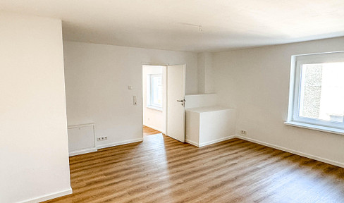 Renovated 3-room apartment with fitted kitchen and underfloor heating - first occupancy, good connections to Berlin & Potsdam