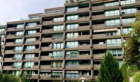 *WITHOUT PROVISION* Charming, vacant 1-room apartment incl. 53m² garage, balcony & cellar compartment