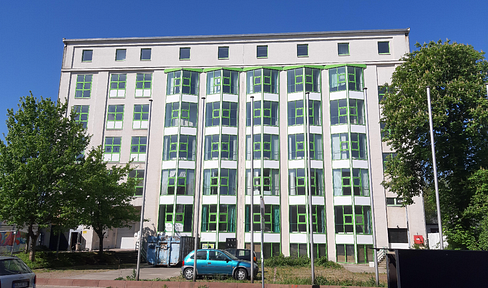 Residential and commercial complex with 100 units - near train station - global tenant possible in share deal