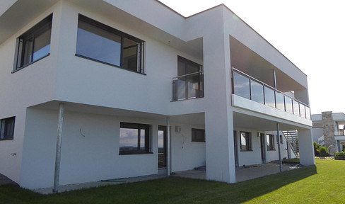 largely self-sufficient - sunny panoramic location - lots of space