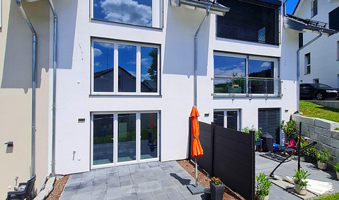 Commission-free: Light-flooded KfW-55-RMH in Weingarten with panoramic views - energy class A+